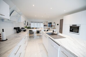 City House | Private kitchen | Oven, stovetop, dishwasher, espresso maker - La Parenthèse (Tournai)