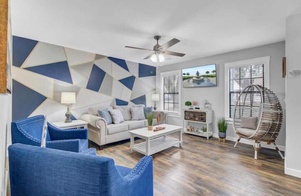 Walk To Park Circle Bars! Artsy Vibes+king Bed! - North Charleston, SC