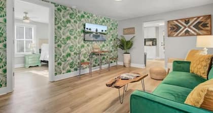 Chic Johns Island Cottage w/ King Bed+Smart TVs!