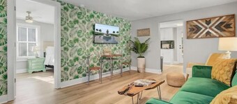 Chic Johns Island Cottage w/ King Bed+Smart TVs!