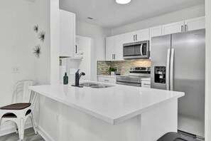 Private kitchen - Good Vibes Only! Walkable to Park Circle+King Bed! (North Charleston)