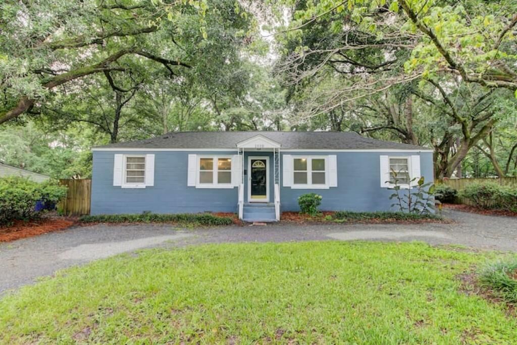 Island Living w/ Screened Porch+King Bed+Foosball!