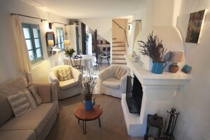 TV, fireplace, DVD player, books - 2 Bedroom Private vacation home in Saignon (Saignon)