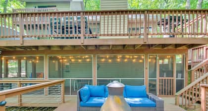 Wintergreen Retreat: Cabin with Hot Tub, Nestled in Woods, Hiking, Game Room