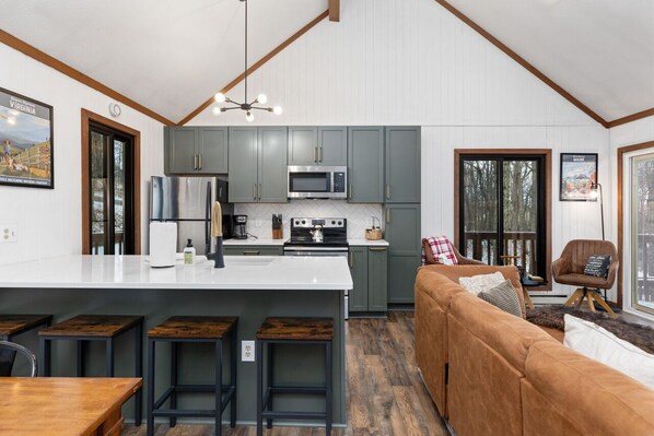 Fridge, microwave, oven, stovetop - Cabin Ski Retreat • 5 Min to Slopes • Hot Tub • Firepit • Game Room • Hiking (Wintergreen Resort)