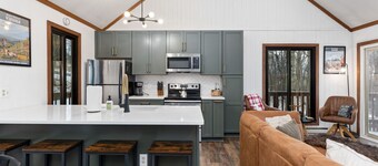 Hike. Soak. Play. - Hot Tub, Sauna, Fire Pit & Game-Filled Fam Friendly Cabin