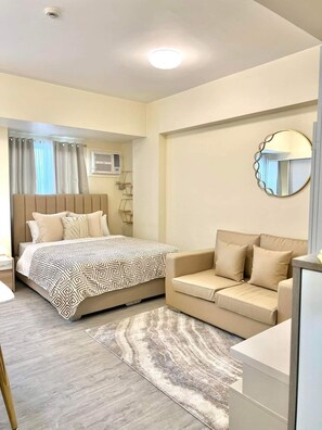 1 bedroom, WiFi, bed sheets - 1 Bedroom Condo near Airport (Parañaque)