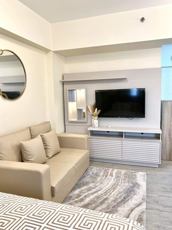 Living area - 1 Bedroom Condo near Airport (Parañaque)