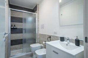 Superior Condo | Bathroom