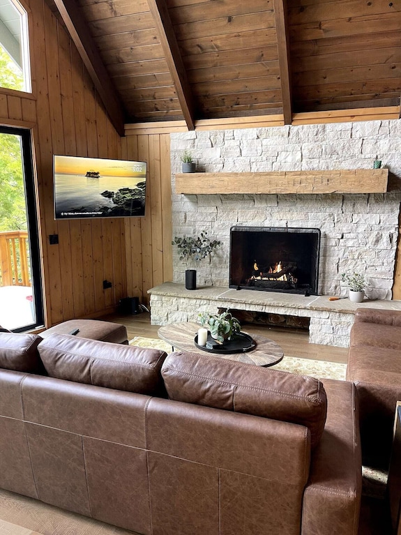 Nestled In The Majestic San Bernardino Mountains, This Luxurious Lake Arrowhead Cabin Offers An Unforgettable Escape Into Serene Alpine Beauty. - San Bernardino, CA