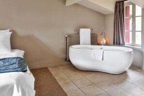 3 camere, ferro/asse da stiro, Wi-Fi gratuito, lenzuola