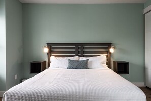 2 chambres, bureau, fer et planche à repasser, lit parapluie