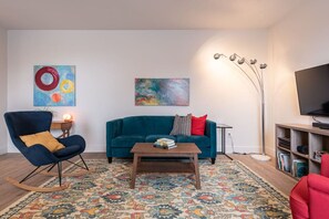 Una Smart TV, libros