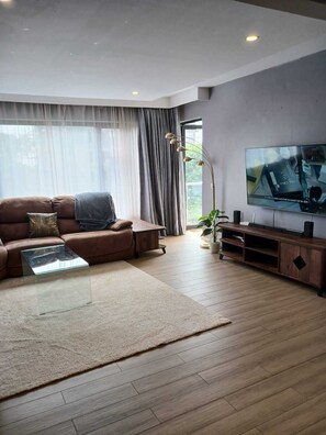 Classic Apartment | Living area | 24-inch Smart TV with digital channels - Lux Suites Havana Luxurious Apartments (Nairobi)