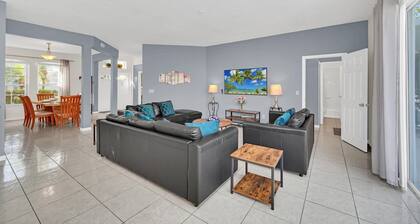 EV_428 - 7 Bed 4 Bath Villa with Screened Private Pool, Games Room, Kids Bedroom