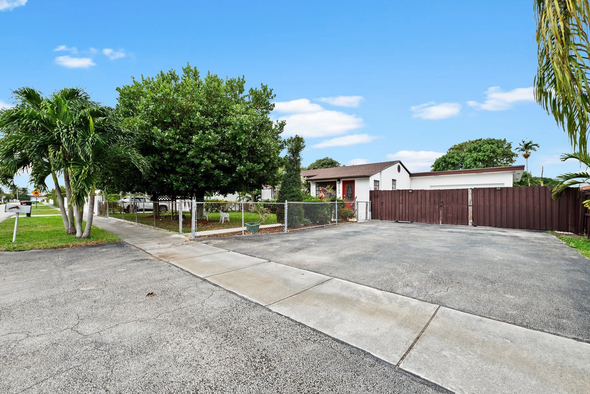 Charming and cozy family home 3 Bedrooms for up to 6 guests