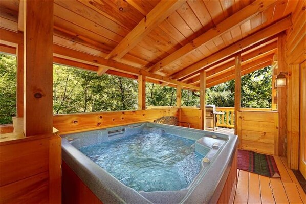 Outdoor spa tub - Secluded Hideaway (Pigeon Forge)