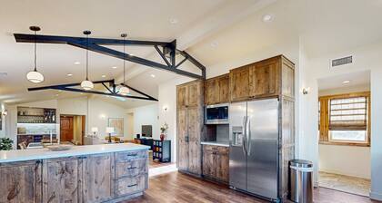 Modern mountain-view home with fireplace, streaming, valley views, washer/dryer