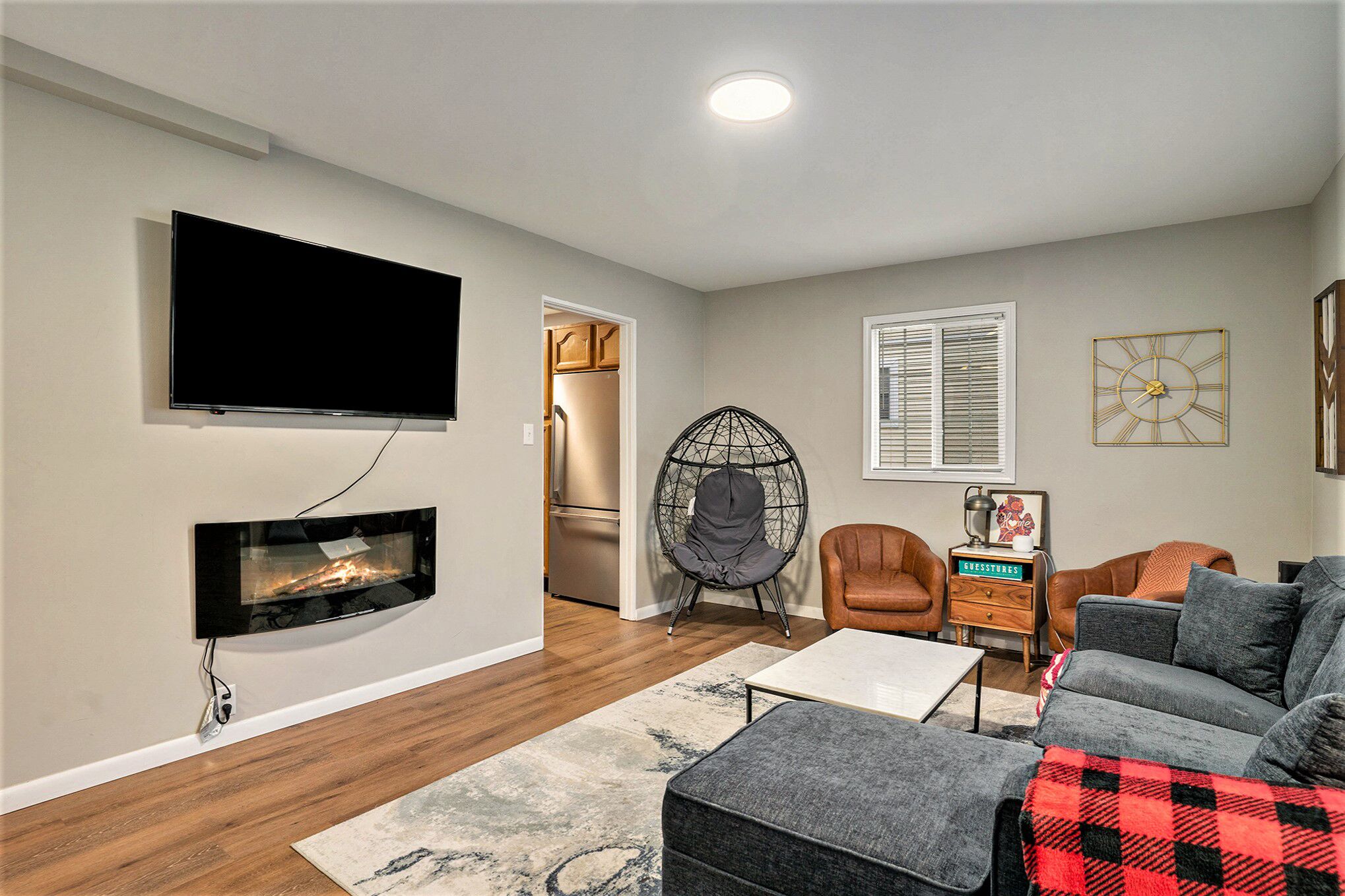 Smart TV, fireplace