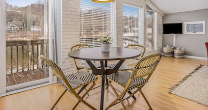 Riverfront apartment downtown with parking