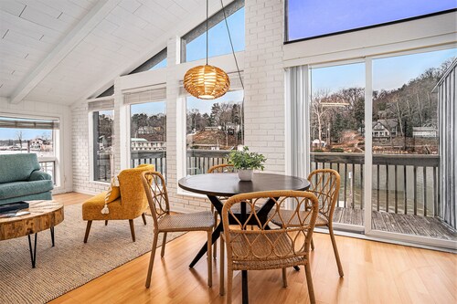 Downtown apartment with water view and parking