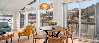 Downtown apartment with water view and parking