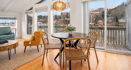 Downtown apartment with water view and parking