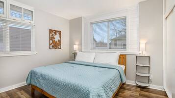 3 bedrooms, iron/ironing board, free WiFi, bed sheets