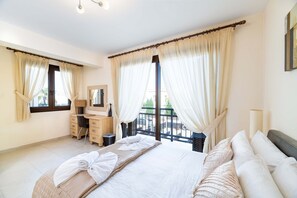 3 soverom, safe på rommet, strykejern/-brett og wi-fi (inkludert)