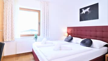 Individually furnished, blackout curtains, iron/ironing board, free WiFi