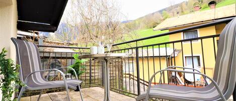 Classic Apartment (Top 2) | Terrace/patio
