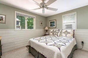 5 bedrooms, WiFi, bed sheets