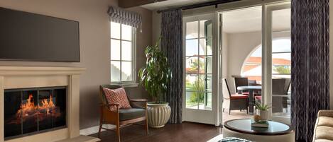 Televisión y chimenea