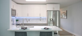 River Ranch luxury waterfront home w/ pool & dock : boater, family, pet paradise