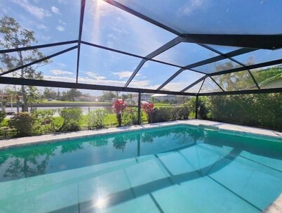 River Ranch luxury waterfront home w/ pool & dock : boater, family, pet paradise