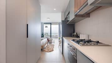 冰箱、微波炉、烤箱、炉灶