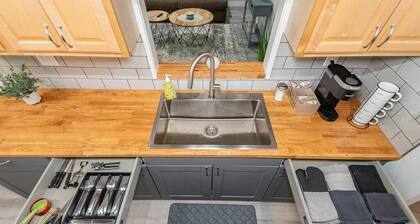 2 bedroom, 1 bathroom, with office Retreat!