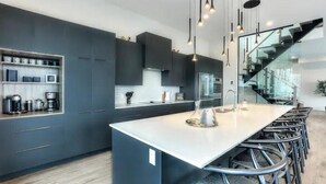 Private kitchen - Tremblant Summit: Travel Experience Beyond Compare (La Conception)