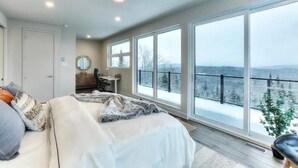 5 bedrooms, WiFi, bed sheets - Tremblant Summit: Travel Experience Beyond Compare (La Conception)