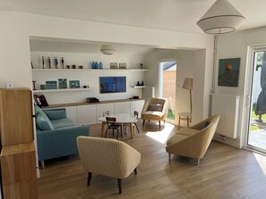 TV, DVD player, books