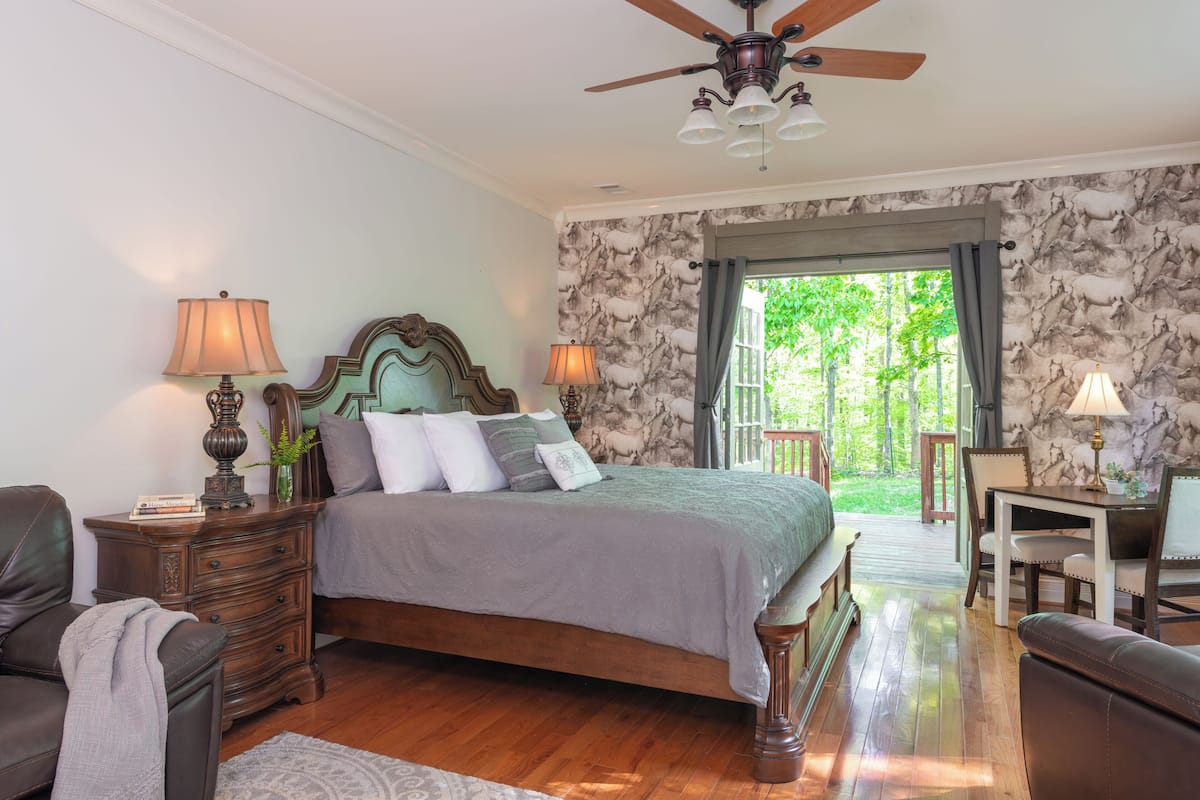 Grand Suite, 1 Bedroom, Garden View | Wi-fi percuma, cadar katil