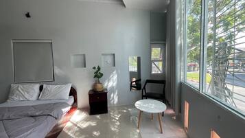 Deluxe Single Room, Mountain View | Individually decorated, individually furnished, desk, laptop workspace