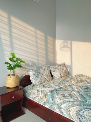 Habitación individual Deluxe, vista a la montaña | Decoración personalizada, muebles diferentes y escritorio 