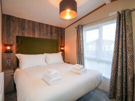 3 habitaciones, decoración personalizada y muebles diferentes 
