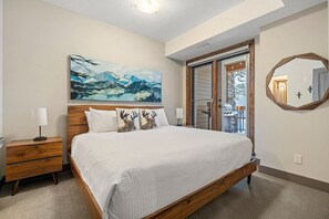 2 bedrooms, desk, travel cot, free WiFi