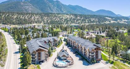 The Antler Hideaway | Pool | Hot Tub | Fireplace