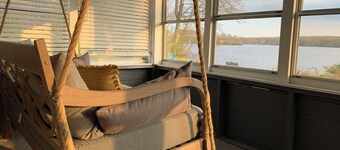 Breathtaking Private, Lakefront Retreat. 