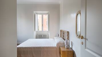 2 bedrooms, iron/ironing board, free WiFi