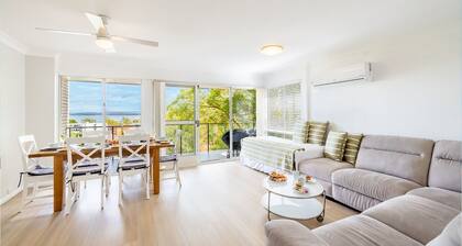 Sunset Towers 8, 25 Donald St - heart of town with water views