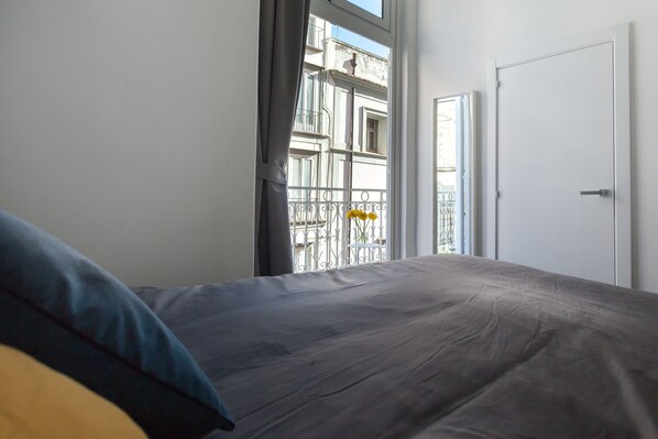 2 habitaciones, tabla de planchar con plancha, wifi y ropa de cama 